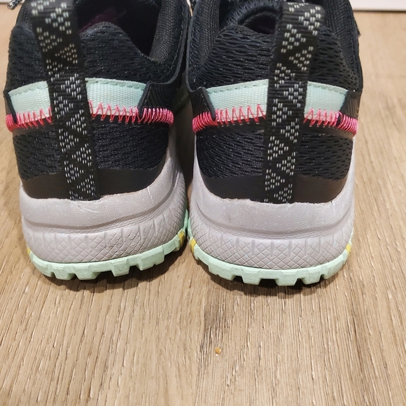 Skechers Hillcrest - Trail running shoe. Size 6.5 - Picture 3 of 5